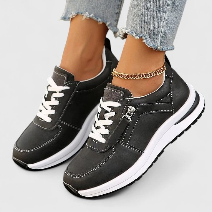 Elegant Leather Shoes with Refined Detailing