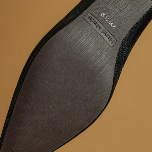 Elegant Fiona Pumps with Graceful Silhouette