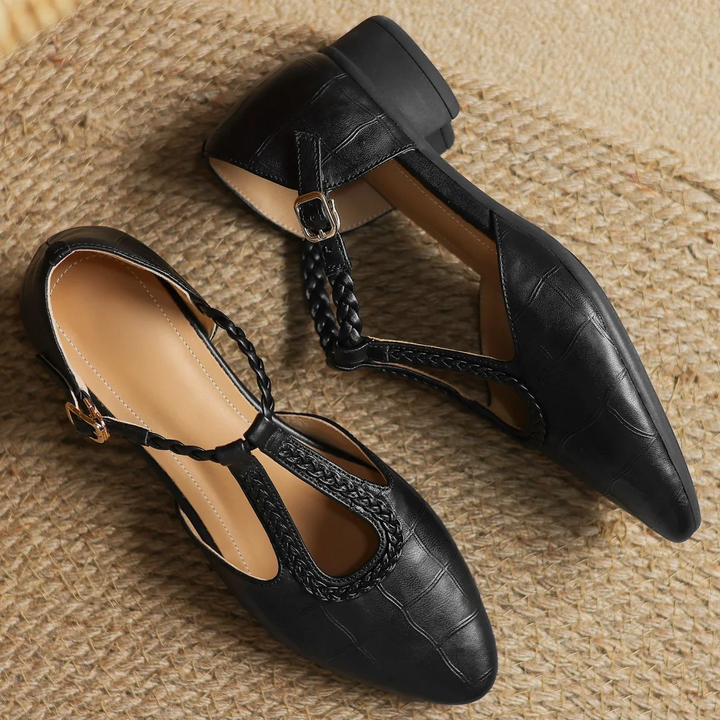 Elegant Leather Mary Janes with Classic Strap