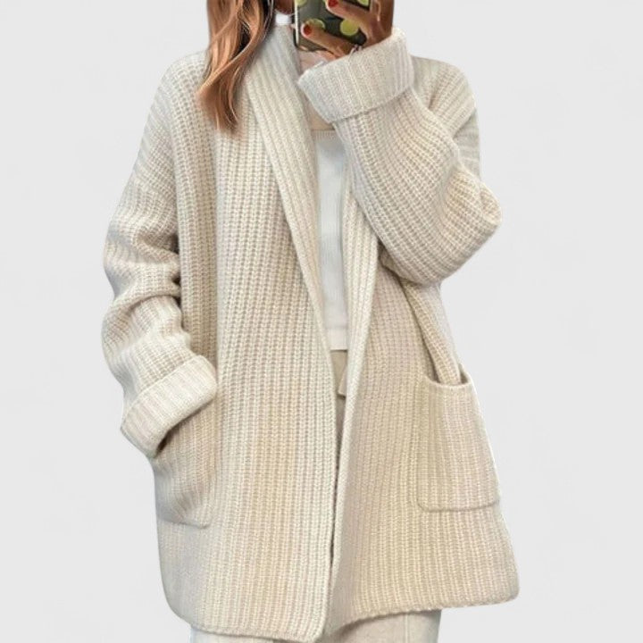 Elegant Knit Cardigan in Soft Cashmere