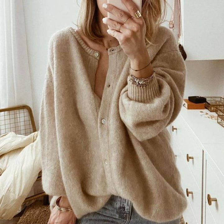 Elegant oversized knit cardigan