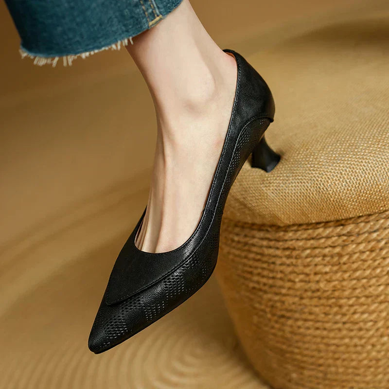 Elegant Fiona Pumps with Graceful Silhouette