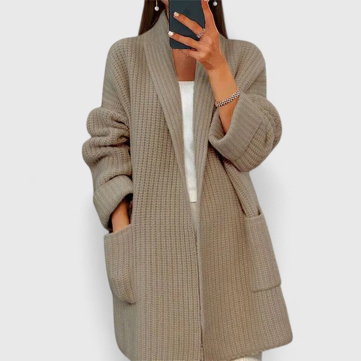 Elegant Knit Cardigan in Soft Cashmere