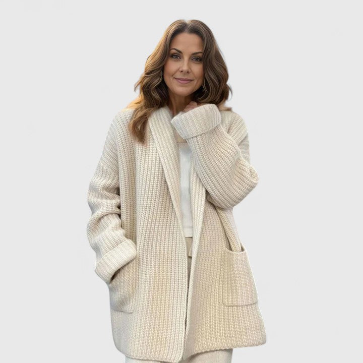 Elegant Knit Cardigan in Soft Cashmere