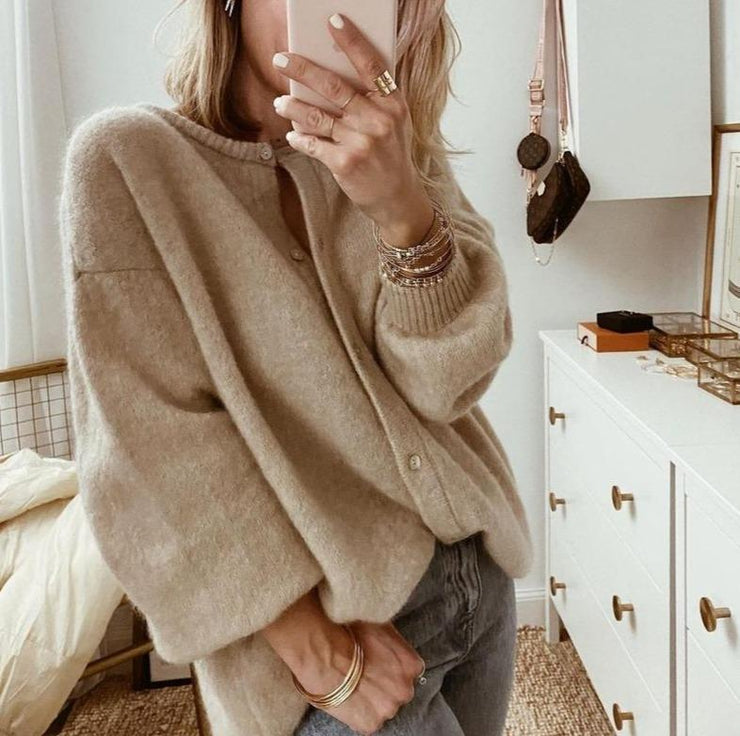 Elegant oversized knit cardigan