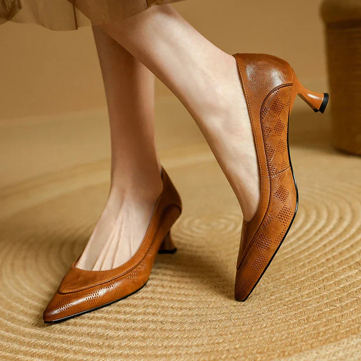 Elegant Fiona Pumps with Graceful Silhouette
