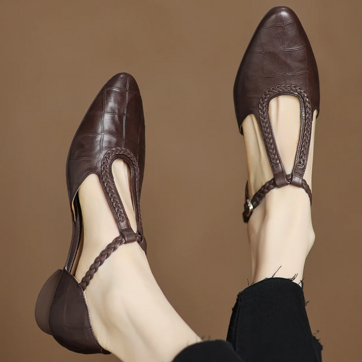 Elegant Leather Mary Janes with Classic Strap
