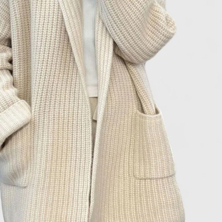 Elegant Knit Cardigan in Soft Cashmere