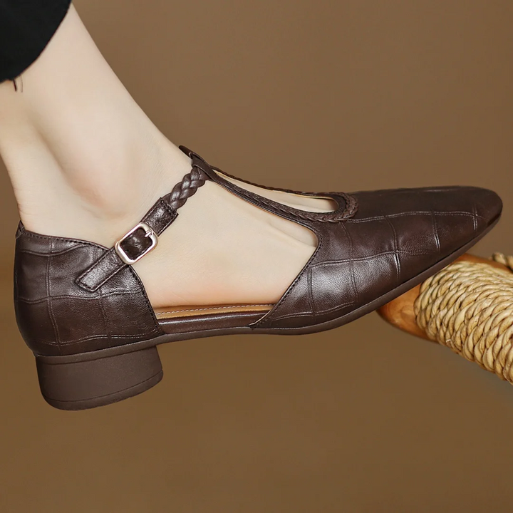 Elegant Leather Mary Janes with Classic Strap