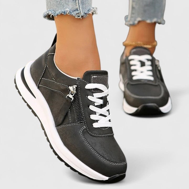 Elegant Leather Shoes with Refined Detailing