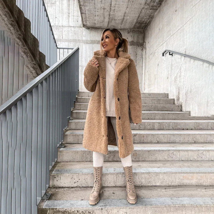 Elegant Long Teddy Coat in Soft Winter Fabric