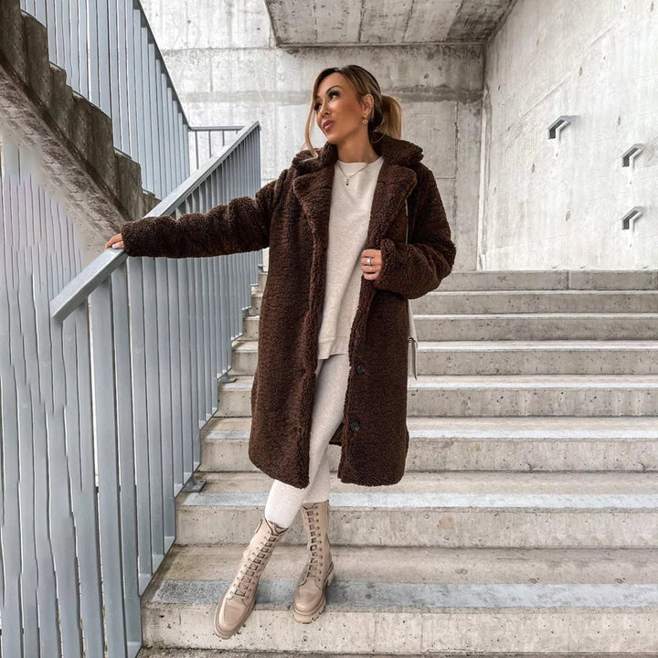 Elegant Long Teddy Coat in Soft Winter Fabric