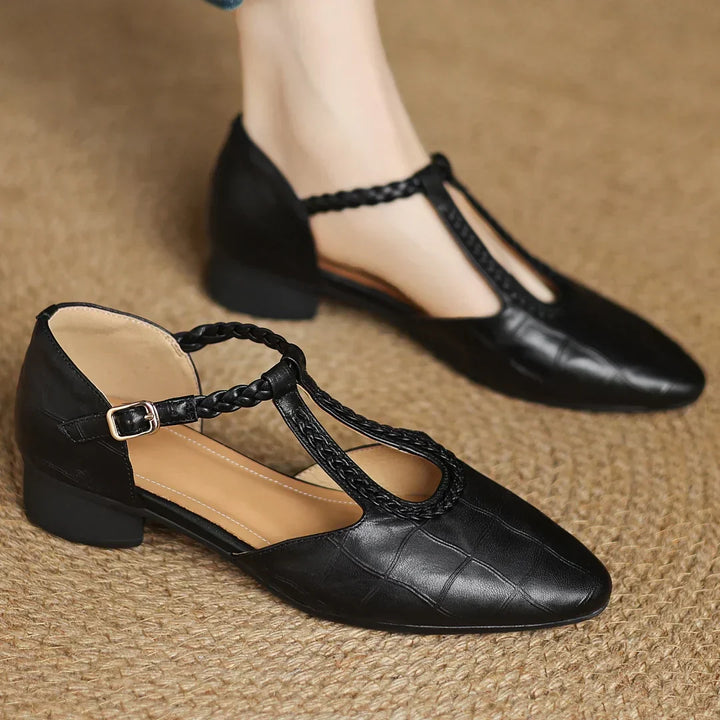 Elegant Leather Mary Janes with Classic Strap