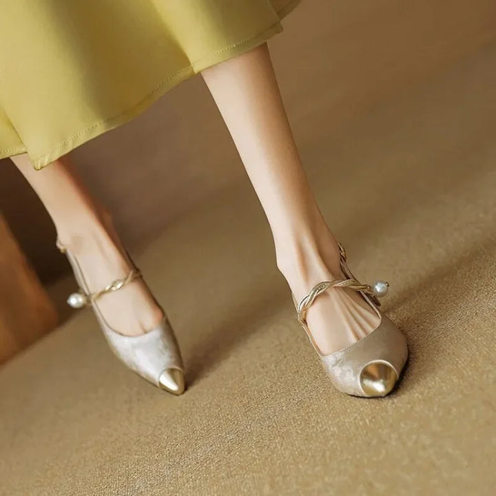 Elegant Molette Pumps with Refined Silhouette