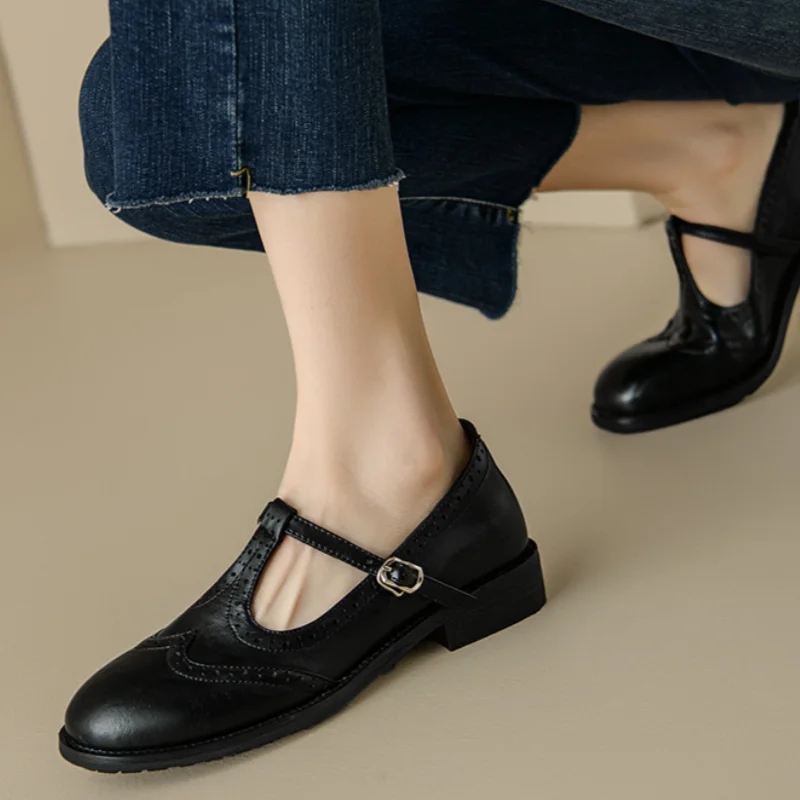 T-Strap Mary Janes in Elegant Silhouette