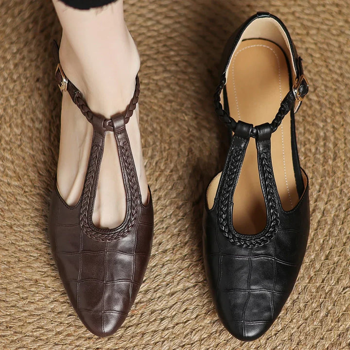 Elegant Leather Mary Janes with Classic Strap