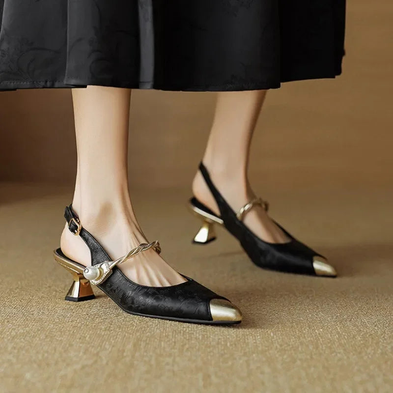 Elegant Molette Pumps with Refined Silhouette