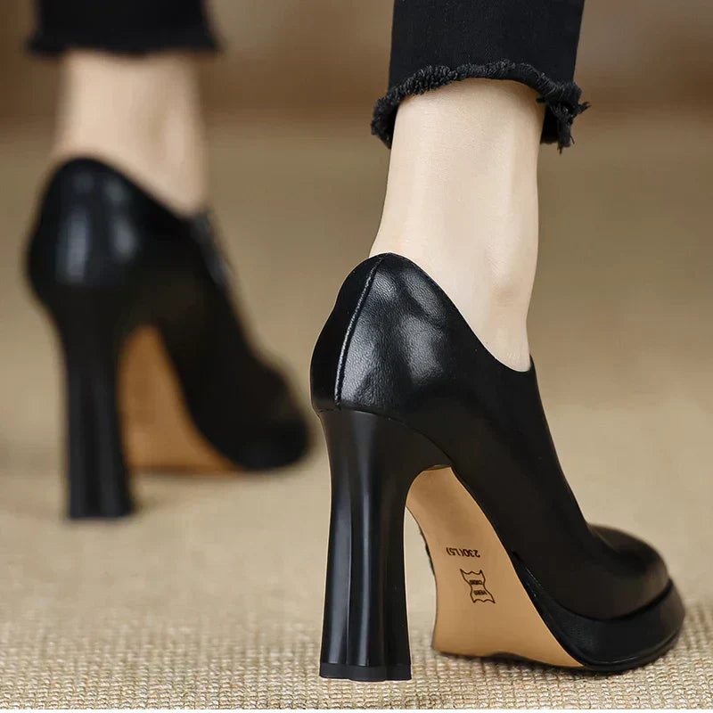 Elegant Carina Pumps with Chic Detailing
