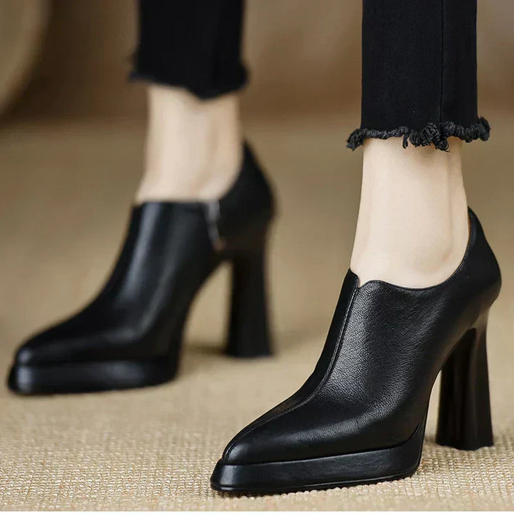 Elegant Carina Pumps with Chic Detailing