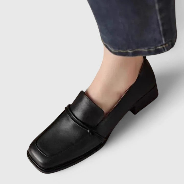 Orthopedic loafers with refined elegance