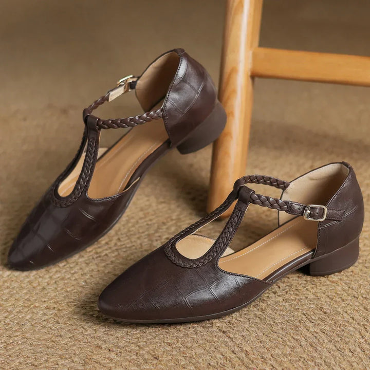 Elegant Leather Mary Janes with Classic Strap