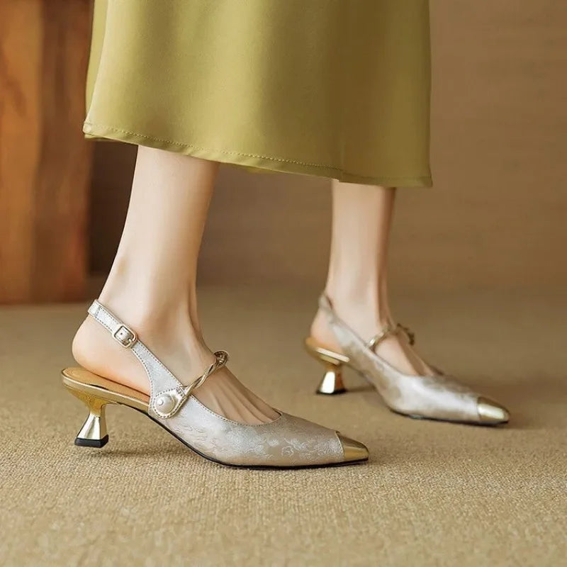 Elegant Molette Pumps with Refined Silhouette