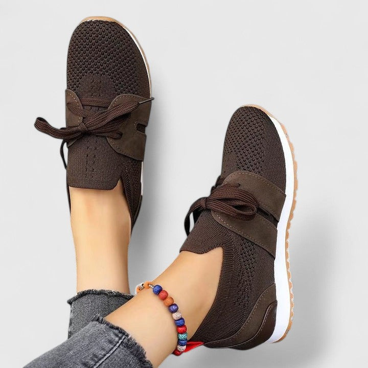 Orthopedic sneaker with refined elegance