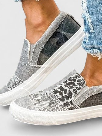 Elegant Orthopedic Loafers with Subtle Detailing